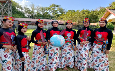 Murid MIN 5 Kota Palangka Raya Tampilkan Tarian dan Puisi di Hadapan Peserta Upacara HUT ke 80 RI