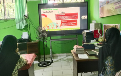 Tingkatkan Mutu Pembelajaran, Guru MIN 5 Hadiri Sosialisasi KMA 1503 Tahun 2025 Secara Daring