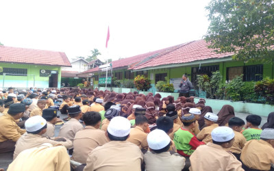 Kegiatan Kokurikuler MIN 5 Palangka Raya, Masjidi Sampaikan Adab Makan dan Minum