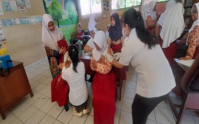 Puskesmas Tangkiling Vaksinasi HPV Siswa MIN 5 Kota Palangka Raya