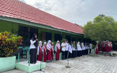 Pembina Upacara Sampaikan Pentingnya Kedisiplinan dan Persiapan Asesmen Ganjil