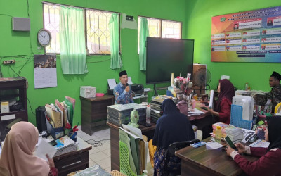 Rapat Guru dan Tenaga Kependidikan MIN 5 Kota Palangka Raya Tekankan Penguatan Visi dan Mutu Pendidikan Madrasah