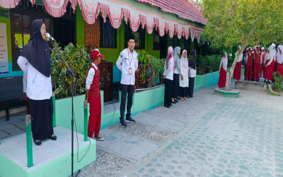 Tegakkan Disiplin Siswa MIN 5 Kota Palangka Raya Melalui Upacara Bendera