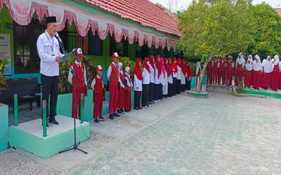 Upacara Peringatan HUT RI ke-79, Siswa MIN 5 Kota Palangka Raya Hargai Jasa Pahlawan