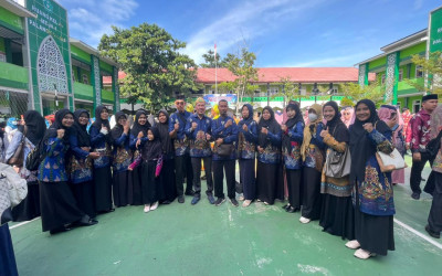 Bergerak dengan Cinta, Guru MIN 5 Palangka Raya Hadiri Upacara Hari Guru Nasional