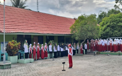 Pertama Masuk Madrasah, MIN 5 Kota Palangka Raya Upacara Bendera Perdana