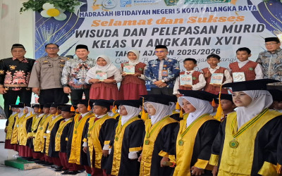 Satu Cerita, Berjuta Kenangan : MIN 5 Kota Palangka Raya Gelar Pelepasan Murid Kelas VI