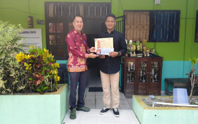 Cinta Jarak Jauh Guru MIN 5 Palangka Raya Membawanya Meraih Juara Favorit Lomba Karaoke Gebyar HUT Ke-81 RI