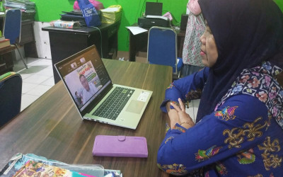 Peduli Kesehatan Anak di Tengah Ancaman Asap Karhutla, Guru MIN 5 Palangka Raya Ikuti Webinar Siaga Asap Seri IV