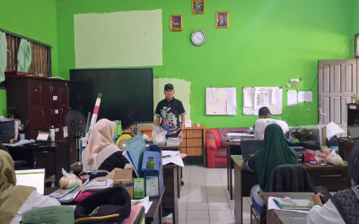 Kepala MIN 5 Kota Palangka Raya Sampaikan Sejumlah Arahan dalam Briefing Dewan Guru