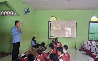 Kepala MIN 5 Kota Palangka Raya Berikan Pembekalan Menjelang Pengumuman Kelulusan Murid Kelas VI