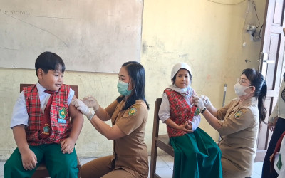 BIAS di MIN 5 Kota Palangka Raya, Murid Kelas I Terima Imunisasi Campak