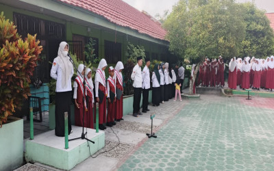 Amanat Pembina Upacara : Murid MIN 5 Palangka Raya Laksanakan 7 Kebiasaan Anak Indonesia Hebat
