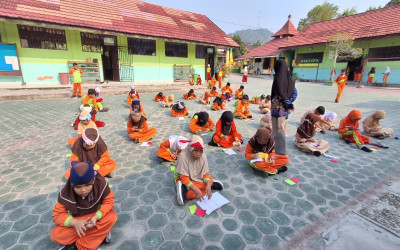 Semarak HUT ke-81 RI, Murid MIN 5 Kota Palangka Raya Adu Kemampuan dalam Operasi Perkalian