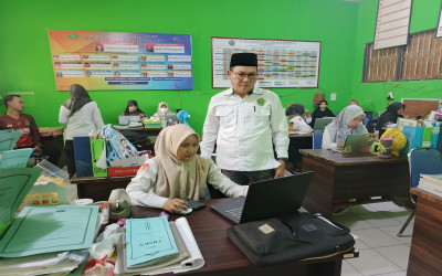 Guru MIN 5 Kota Palangka Raya 