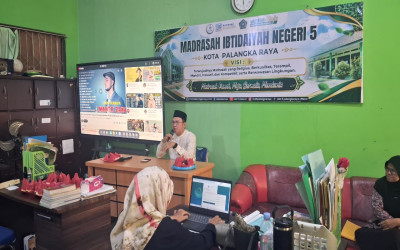 Ketika Tugas dan Doa Berjalan Seiring: Kisah Kebersamaan Keluarga MIN 5 Kota Palangka Raya di Masa PJJ